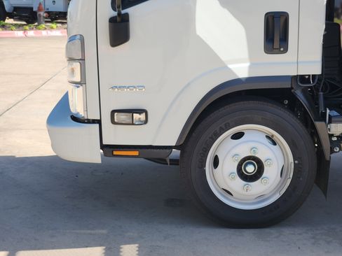 New 2024 Chevrolet Low Cab Forward image 14