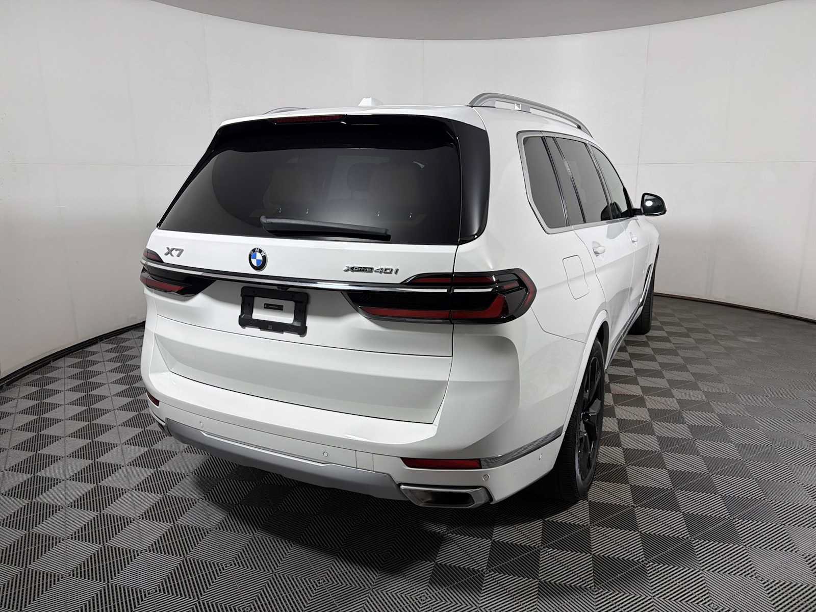 Used 2024 BMW X7 xDrive40i w/ Parking Assistance Package AWD/4WD image 6