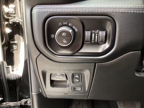 Used 2025 RAM 1500 Limited AWD/4WD image 29