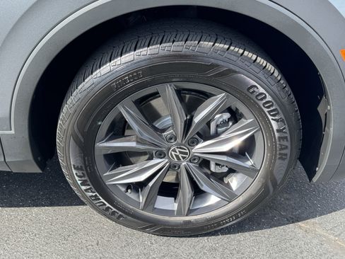 Certified 2023 Volkswagen Tiguan SE FWD image 16