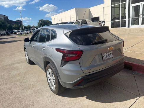 Used 2025 Chevrolet Trax LS FWD image 12