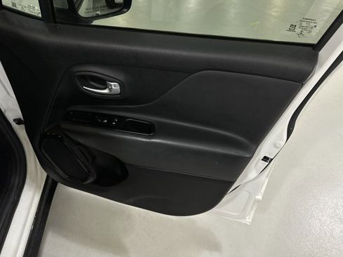 Used 2020 Jeep Renegade Altitude image 38