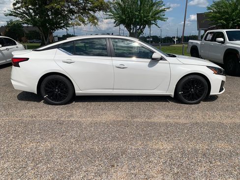 New 2026 Nissan Altima 2.5 SV w/ SV Special Edition Package FWD image 2