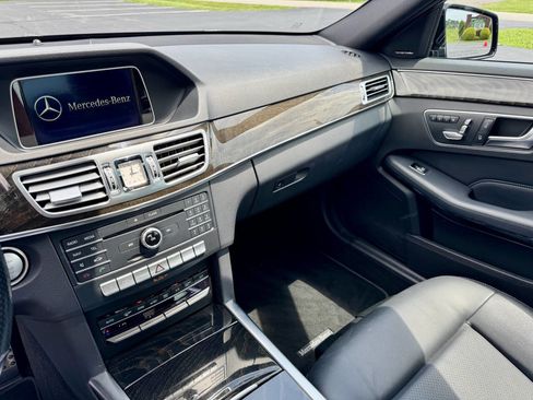 Used 2016 Mercedes-Benz E 350 4MATIC Sedan image 27