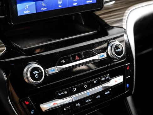 Used 2024 Ford Explorer Limited image 25