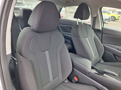 Used 2026 Hyundai Elantra SE image 27