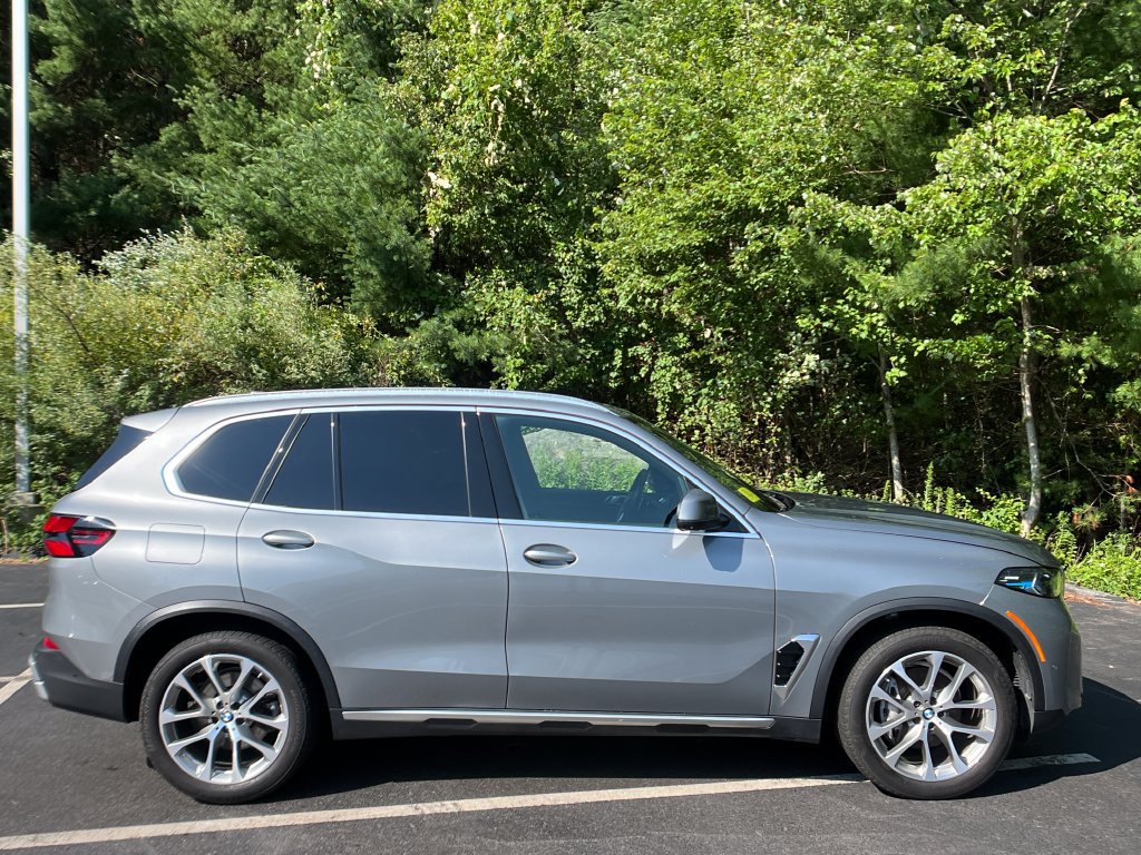 Used 2025 BMW X5 xDrive40i w/ Premium Package AWD/4WD image 6