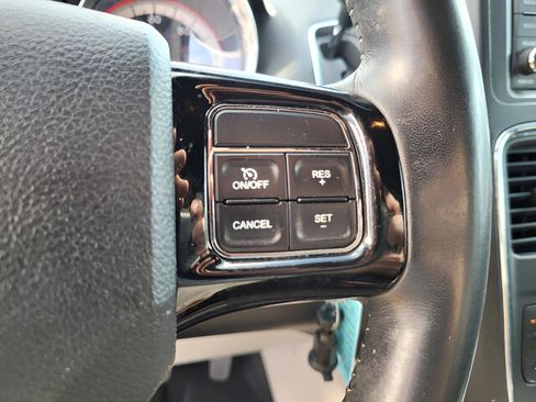 Used 2018 Dodge Grand Caravan SXT image 11