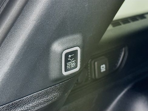 Used 2024 Jeep Grand Cherokee Altitude image 28