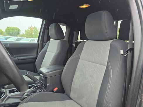Used 2020 Toyota Tacoma TRD Sport AWD/4WD image 22