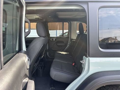 Used 2024 Jeep Wrangler Unlimited Rubicon image 13