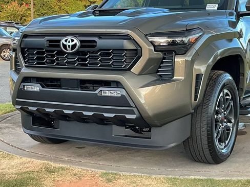 Used 2025 Toyota Tacoma TRD Sport AWD/4WD image 10