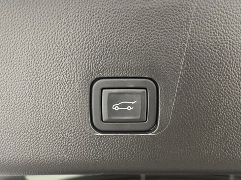 Used 2024 Chevrolet Traverse High Country image 50