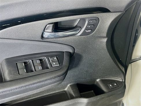 Used 2019 Honda Pilot Touring image 11
