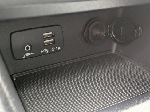 Used 2023 Subaru Forester Premium image 22