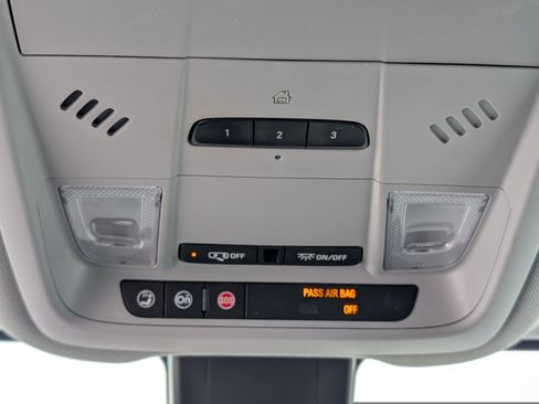 Used 2018 Chevrolet Equinox Premier image 26