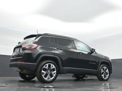 Used 2018 Jeep Compass Limited w/ Navigation Group AWD/4WD image 23