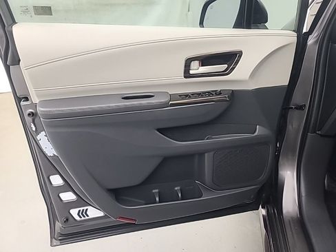 Used 2024 Toyota Sienna LE AWD/4WD image 26
