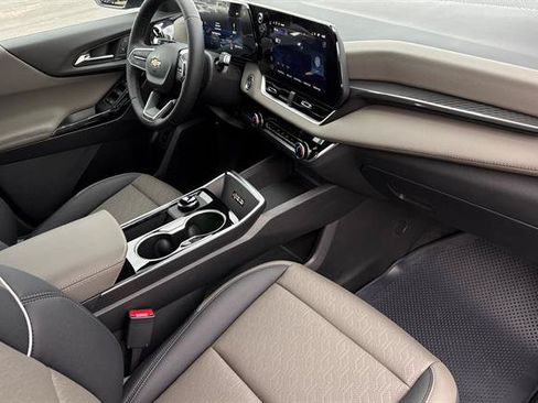 New 2026 Chevrolet Equinox LT w/ Convenience Package II FWD image 18