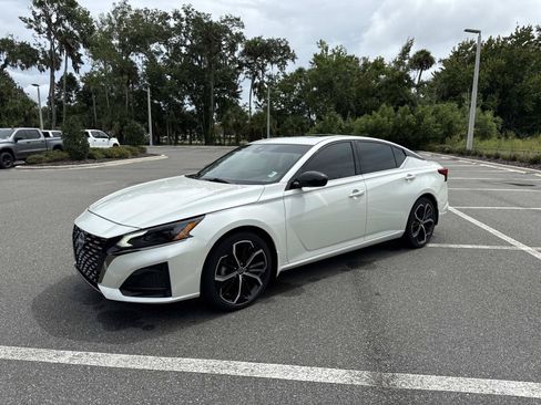 Used 2024 Nissan Altima 2.5 SR w/ SR Premium Package FWD image 7