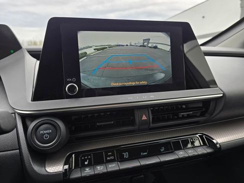 Used 2023 Toyota Prius XLE image 9