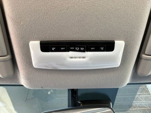 Used 2023 Nissan Versa SV FWD image 16