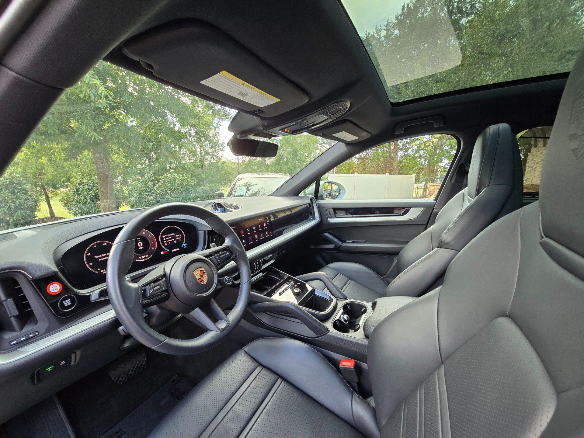 Used 2025 Porsche Cayenne Coupe AWD/4WD image 9