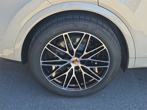 Certified 2025 Porsche Cayenne E-Hybrid image 14
