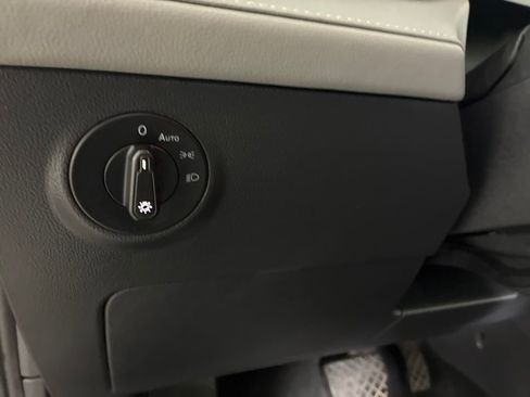 Used 2024 Volkswagen Taos SE FWD image 19
