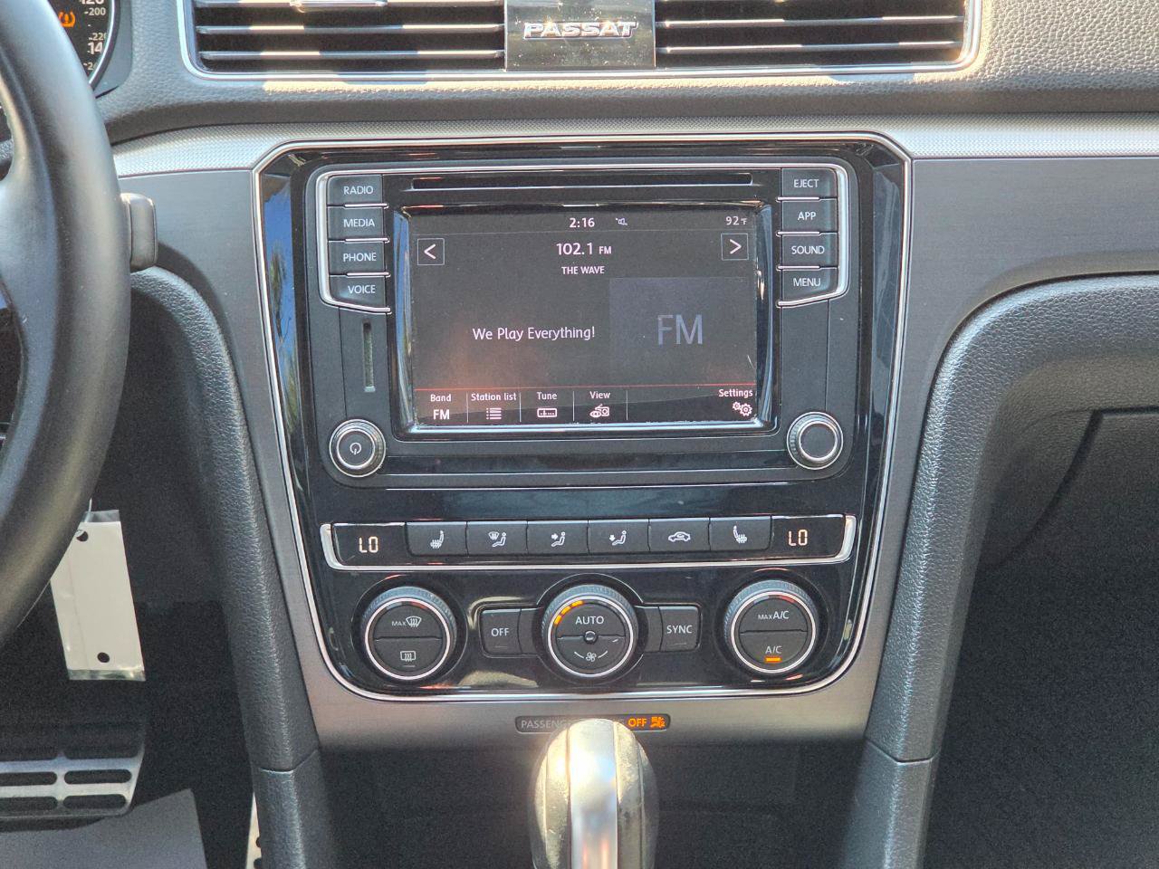 Used 2018 Volkswagen Passat 2.0T R-Line FWD image 19