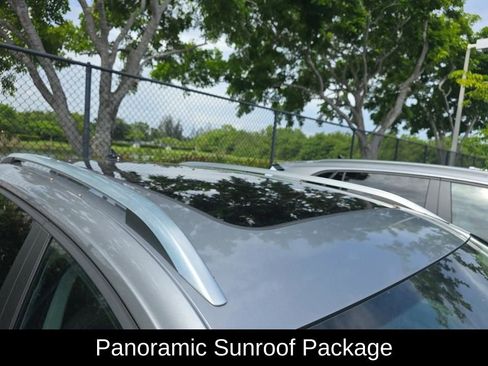 Used 2023 Volkswagen Taos SE w/ Panoramic Sunroof Package FWD image 8