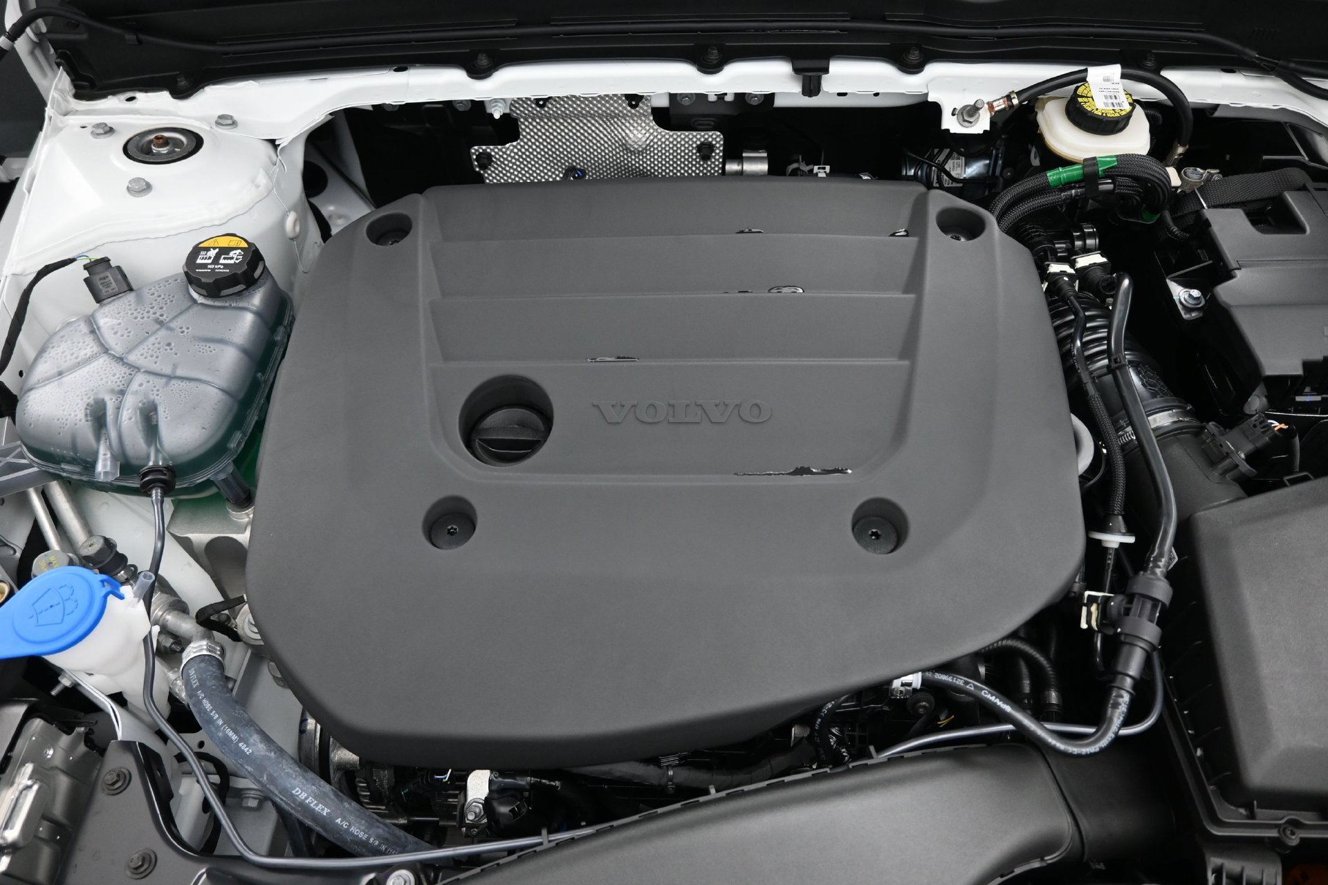 New 2026 Volvo XC40 B4 Plus w/ Protection Package Premier FWD image 34
