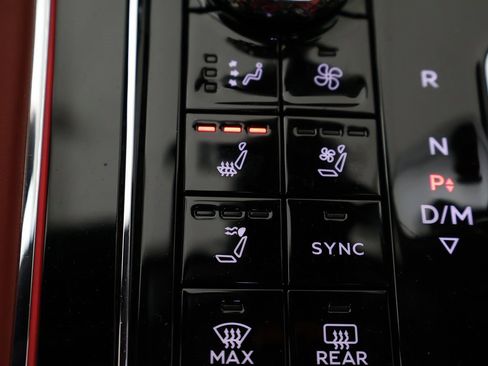 Used 2023 Bentley Continental GT Azure image 65