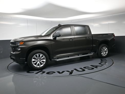 Used 2022 Chevrolet Silverado 1500 Custom w/ Safety Confidence Package AWD/4WD image 12