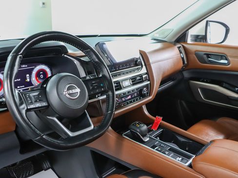 Used 2023 Nissan Pathfinder Platinum image 23