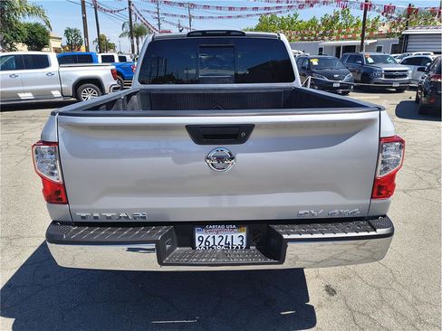 Used 2018 Nissan Titan SV image 10