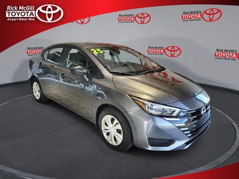 Used 2025 Nissan Versa S w/ Trunk Package FWD image 1