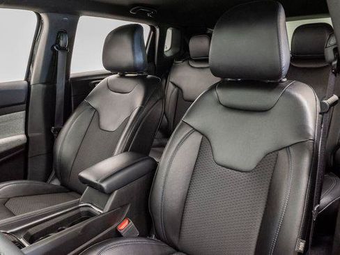 Certified 2025 Jeep Compass Latitude AWD/4WD image 9