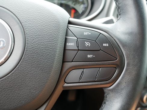 Used 2019 Jeep Cherokee Trailhawk w/ Cold Weather Group AWD/4WD image 25