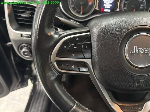 Used 2019 Jeep Cherokee Latitude Plus w/ Cold Weather Group image 20