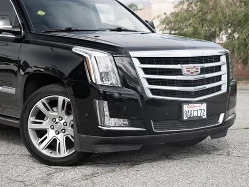 Used 2017 Cadillac Escalade ESV Premium Luxury image 43