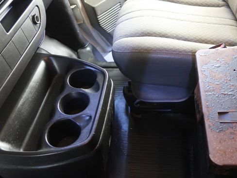 Used 2009 Chevrolet Express 2500 image 26