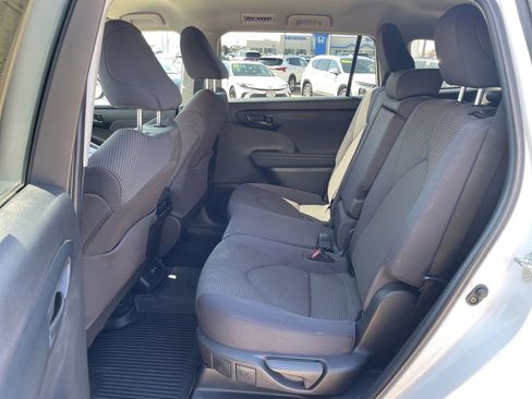 Used 2023 Toyota Highlander L image 10