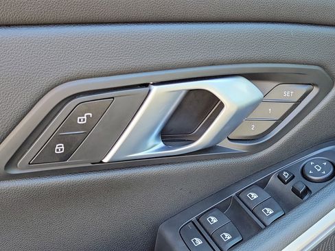 Used 2025 BMW 330i Sedan image 18