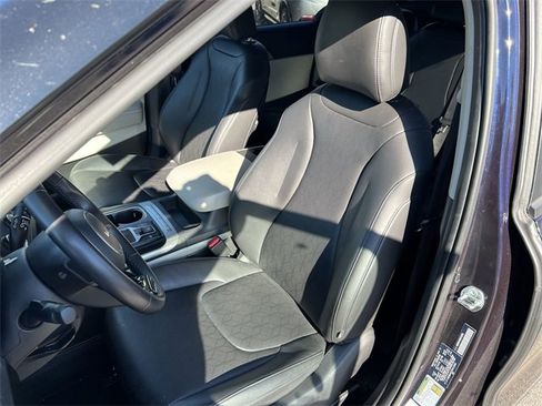 Certified 2024 Kia Carnival LX image 11