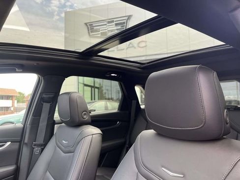 Certified 2025 Cadillac XT5 Premium Luxury w/ Technology Package AWD/4WD image 19
