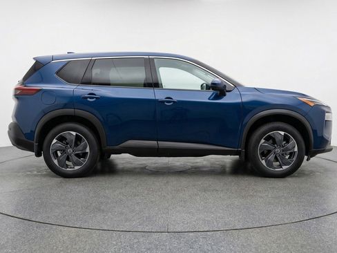 Used 2025 Nissan Rogue SV AWD/4WD image 11