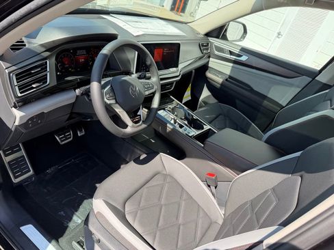 New 2026 Volkswagen Atlas Peak Edition AWD/4WD image 2