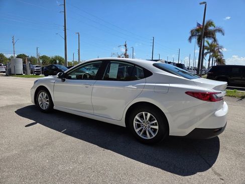 Used 2025 Toyota Camry LE image 5