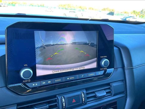 Used 2023 Nissan Pathfinder S image 25